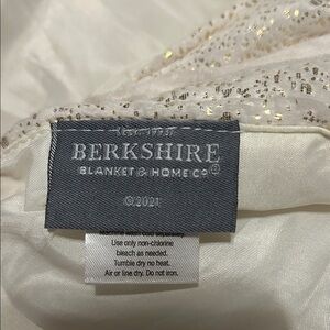 Berkshire Cream and Gold tree skirt